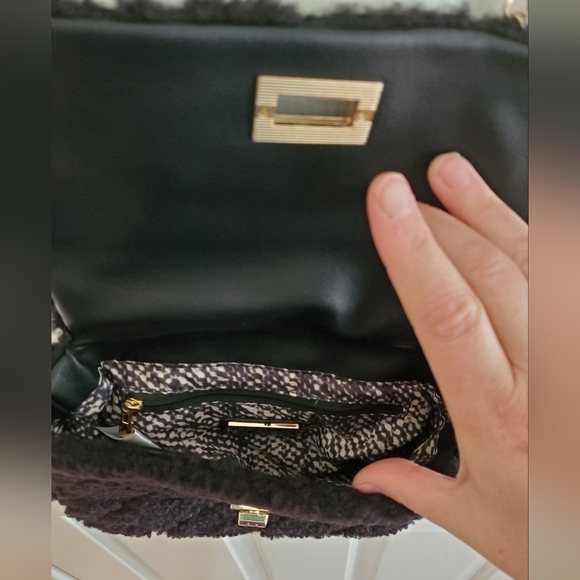 Urban Expressions Corriedale Crossbody in black - Picture 14 of 14